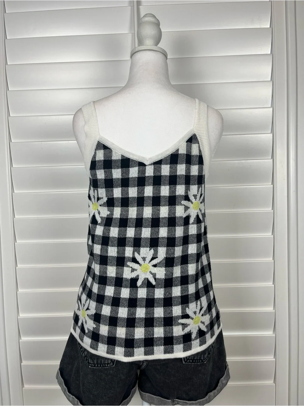 Cato Black & White Gingham Daisy Knit Tank Top Medium
